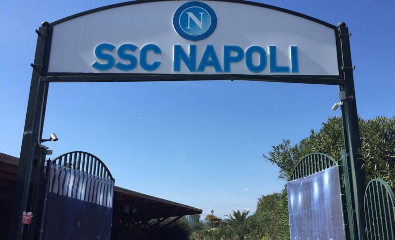 Napoli, la concentrazione di Sarri: squadra in ritiro, vietato mollare