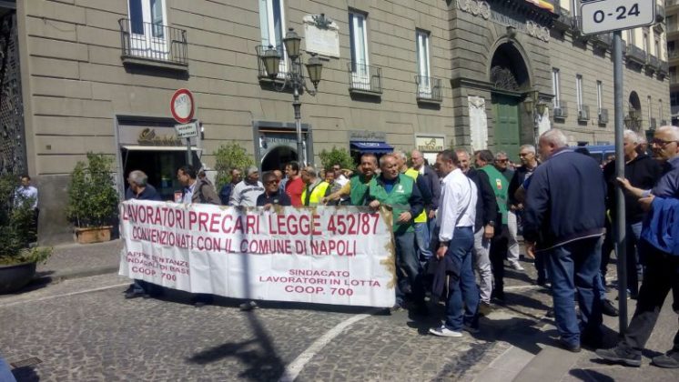 il corteo dei precari in protesta
