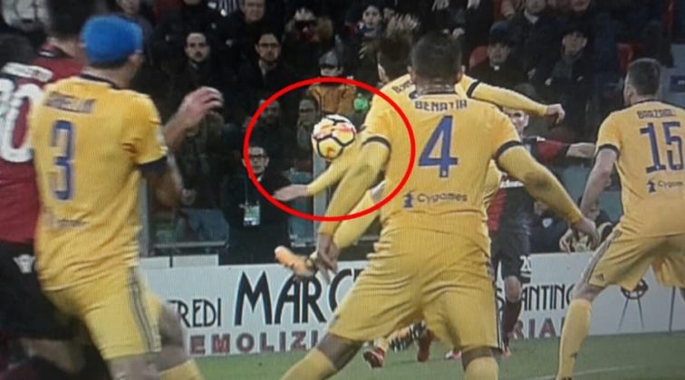 Cagliari- Juventus - Fallodi mano di Bernardeschi
