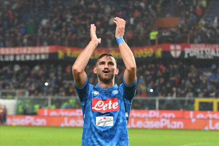 Ruiz: “Lottare per lo scudetto col Napoli è un privilegio e ora sento che la gente si fida di me” il centrocampista Fabian Ruiz in campo al termine di una partita