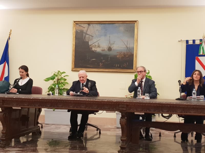 Il presidente De Luca oggi ha presentato la normativa sulla fecondazione assistita