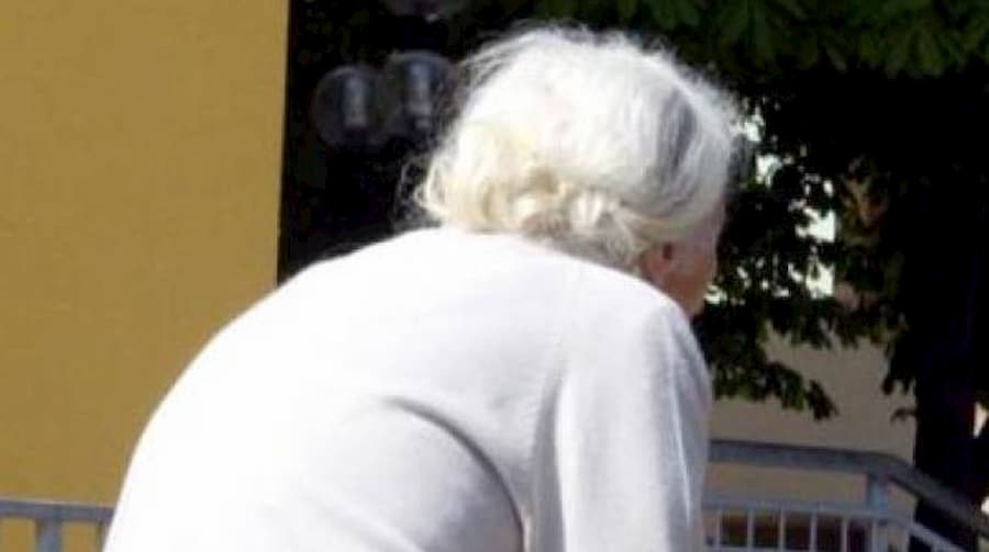 Ischia, anziana sola chiede aiuto dalla finestra: l’intervento dei carabinieri