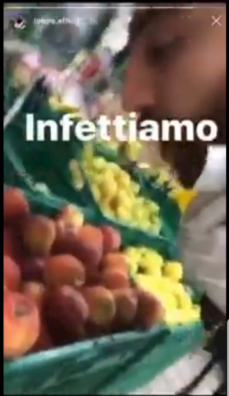 (Video) “Infettiamo”: sputa sulla frutta e posta il video sui social. Borrelli: “Un criminale!”