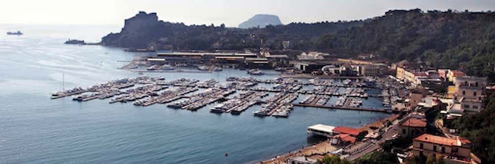 Controlli anti-contagio, cantiere navale in attività a Bacoli: denunciati