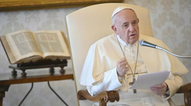 Papa Francesco, la messa di Pasqua senza fedeli e il messaggio  ‘Urbi et Orbi’