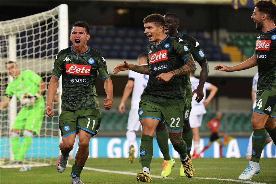 Si riparte alla grande, il Napoli espugna il Bentegodi, Verona battuto 2-0
