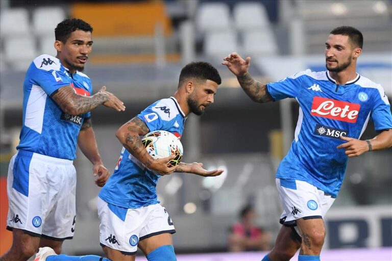 Parma-Napoli la decide Giua, 2 rigori inesistenti battono gli azzurri