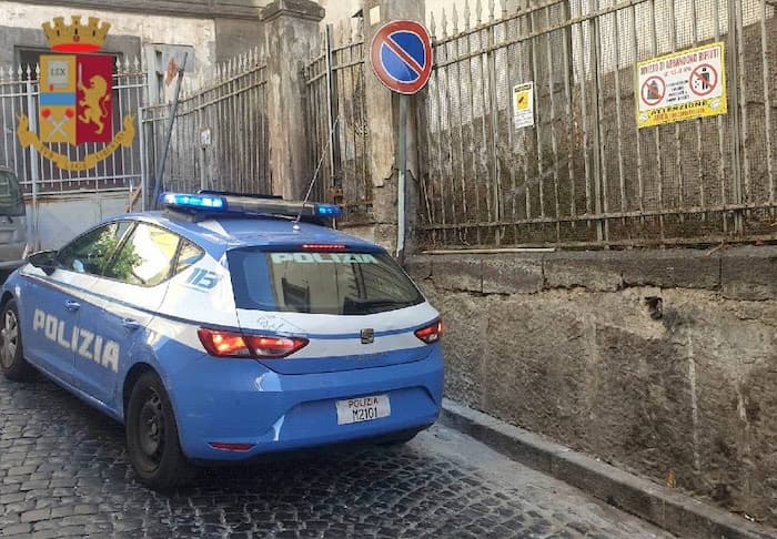 Napoli, sversavano rifiuti in strada: 18 sanzionati