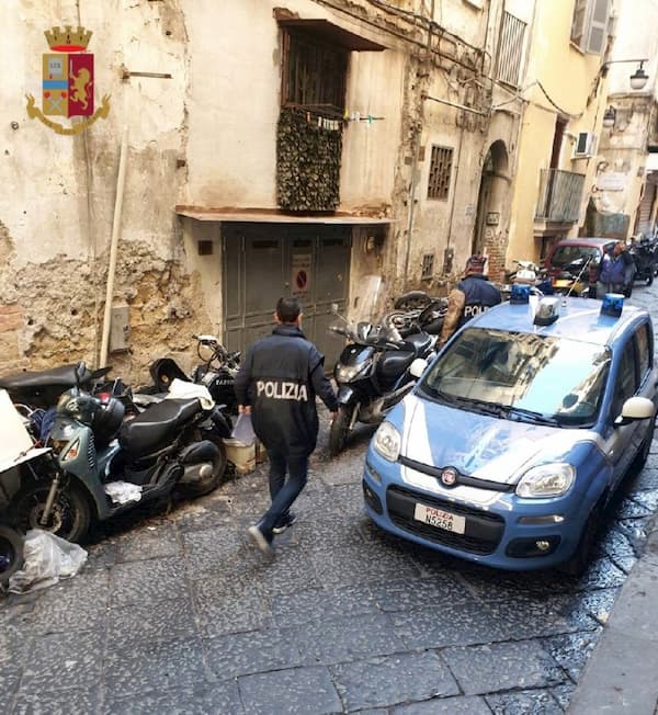 Quartieri Spagnoli, sequestrata officina abusiva