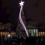 (Video) Piazza del Plebiscito, acceso l'albero di Natale: simbolo della luce della rinascita economica e sociale