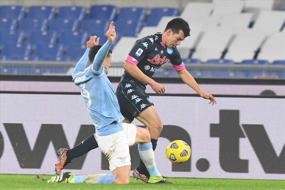 Depressione totale, un bruttissimo Napoli incassa una pesante sconfitta contro la Lazio per 2-0, azzurri inguardabili