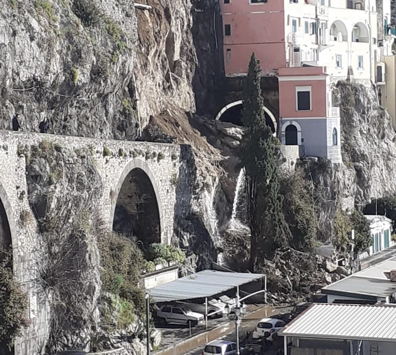 Frana ad Amalfi, proseguono gli interventi della Protezione Civile