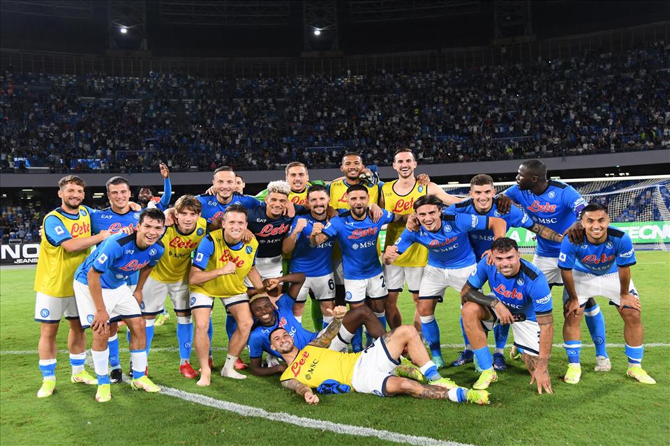 Napoli Cagliari: 2-0 sesta vittoria consecutiva