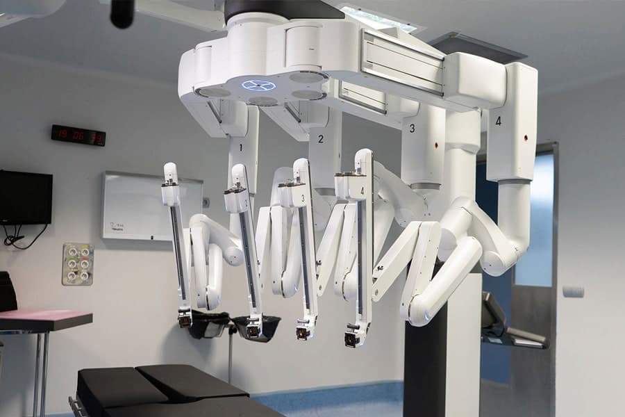 Ospedale Monaldi, asportato tumore del Timo di 9 centimetri con il Robot Da Vinci