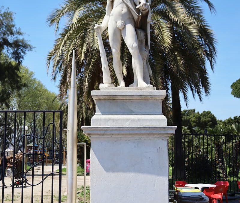 Piazza Vittoria, consegnate le statue che saranno riposizionate all’ingresso della Villa Comunale