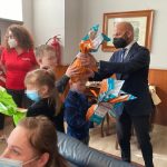 Croce Rossa Napoli, l’assessore Trapanese consegna le uova di Pasqua ai bambini ucraini