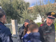 Bimbo si allontana, trovato dai carabinieri