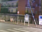 Viale Colli Aminei, rimosso un palo elettrico pericoloso