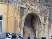 Voragine a Posillipo, anziano salvato dai carabinieri