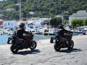 Folla di turisti non solo a Napoli, boom nelle isole. Controlli dei carabinieri