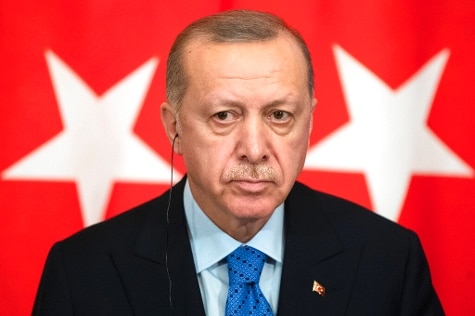 Turchia, domenica al voto: un pacifista sfida il “Sultano”