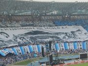 Atmosfera da brividi al Maradona, coreografie e cori per una giornata indimenticabile