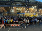 A pochi minuti dall’inizio di Napoli-Sassuolo, ecco la situzaione all’esterno del Diego Armando Maradona