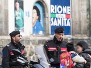 ((VIDEO)) Napoli: Bimba di 9 anni sta per soffocare, la corsa dei carabinieri in ospedale, è salva…
