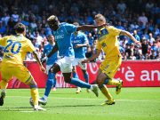 Napoli-Frosinone: Cheddira firma la doppietta e ferma gli azzurri, pesante contestazione al Maradona contro squadra e presidenza