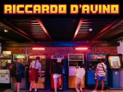 Pop in stile anni ’80 e per un testo che parla di amori fugaci, “Check-out” è il nuovo singolo di Riccardo D’Avino