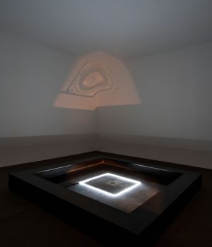 Gli anni cap.1. Episodi di storia dell’arte a Napoli dagli anni Sessanta a oggi, a cura di Eva Fabbris, installation view, museo Madre, Napoli 2024. Foto Amedeo Benestante.