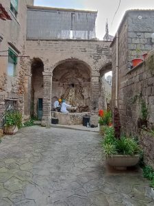 La restaurata Fontana del Cerriglio 