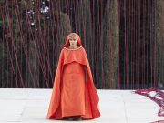 Lo sciopero del sesso per la Pace delle armi Lella Costa nel ruolo di Lisistrata