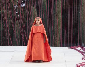 Lella Costa nel ruolo di Lisistrata