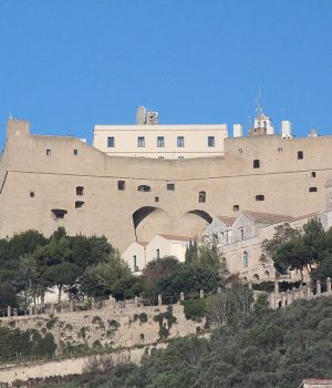 Castel Sant’Elmo, storia di una fortezza tra guerra, potere e sguardo sulla città
