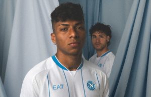 Napoli, presentata la nuova maglia Away 2026/27: “Nápoles” celebra i partenopei nel mondo