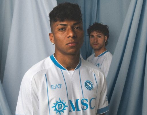 Napoli, presentata la nuova maglia Away 2026/27: “Nápoles” celebra i partenopei nel mondo