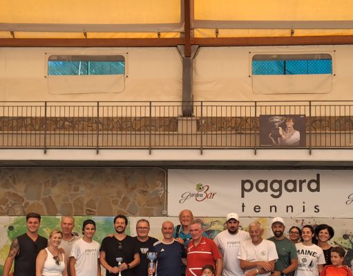 Buccheri vince il primo Memorial di tennis “Luigi Cirillo” al Garden Bar I partecipanti al primo Memorial Luigi Cirillo al Garden Bar di Schiazzano di Massa Lubrense