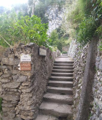 É locale l’escursionista ritrovato morto a Pontone di Scala Un sentiero a Pontone di Scala