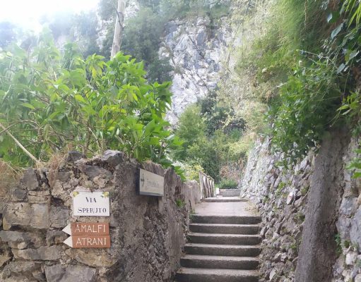 É locale l’escursionista ritrovato morto a Pontone di Scala Un sentiero a Pontone di Scala