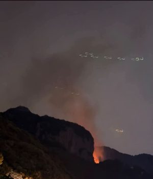 FB_IMG_1790128803573 Positano brucia ancora