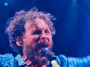 La tribù del Jova Summer Party conquista la città tra ritmo ancestrale e sound globale