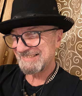 Sergio Caputo: un viaggio intimo tra canzoni storiche, aneddoti e narrazione